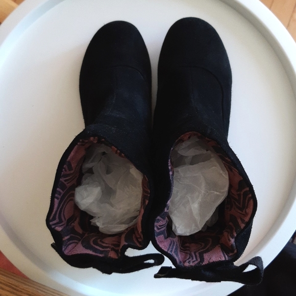 FLY LONDON Victorian Ankle Boots - Picture 12 of 16